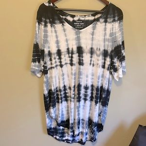 EUC Torrid size 2 top high/low tie dye